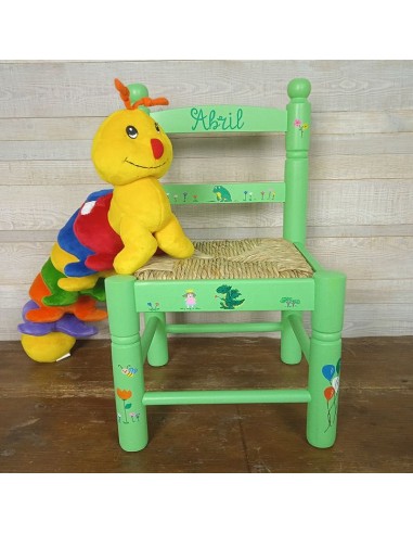 Chaise enfant personnalisée avec nom en bois et assise quenouille pour garçon fille.