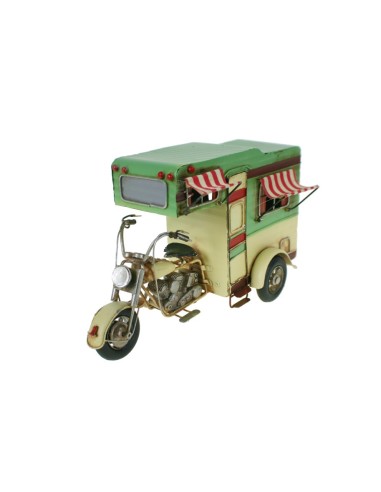 Moto de style vintage vert et écru avec collection de répliques de décoration de caravane.